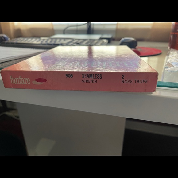 Fanfare Box of Vintage Stockings - Picture 2 of 4